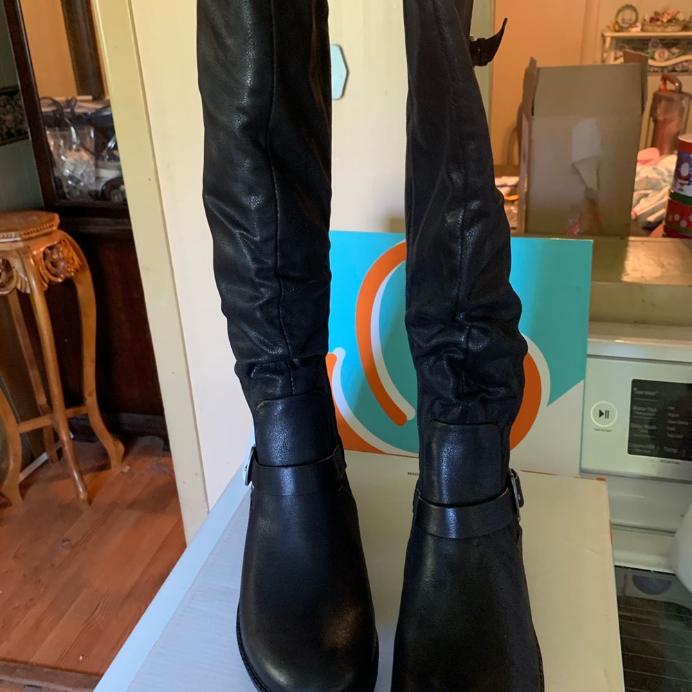 Riding boot in black vegan leather.New in box - Picture 2 of 6